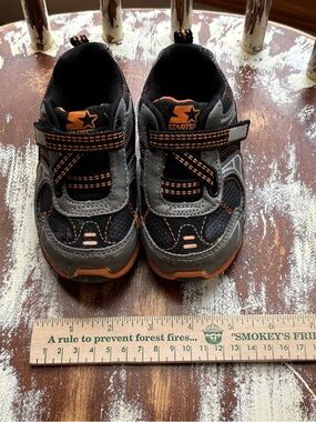 Starter Kids Black and Orange Athletic Sneakers Toddler Size 7